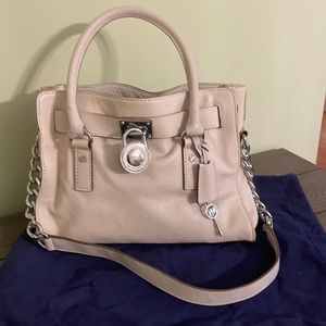 Michael Kors purse (very good condition)